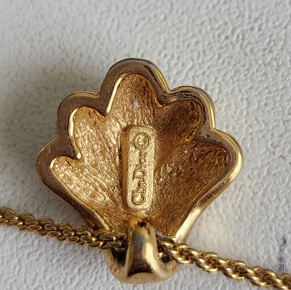 Christian Dior Gold Tone Shell Pendant Necklace - Picture 5 of 6